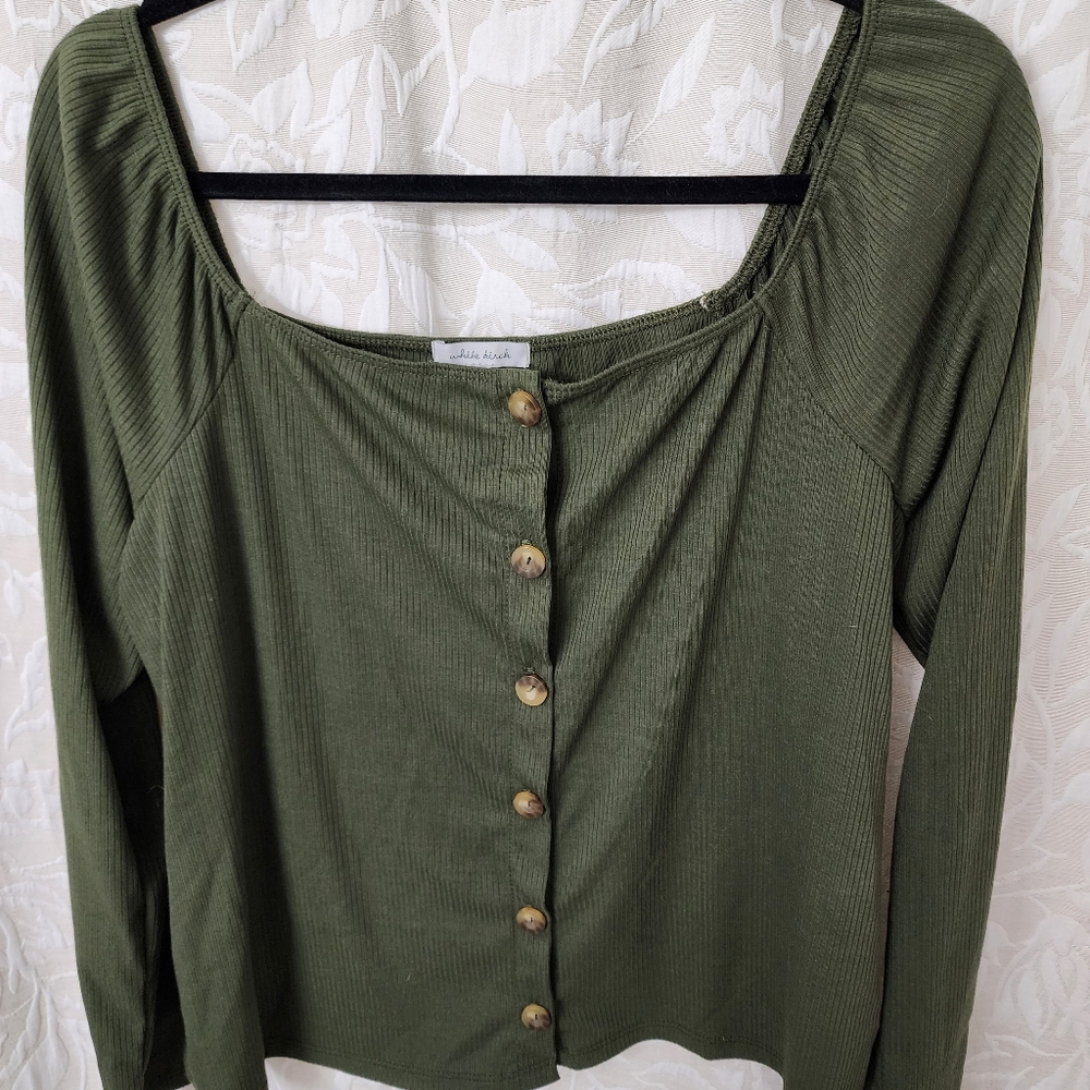 White Birch Green Buttoned Ruched Top. NWOT - Picture 3 of 6